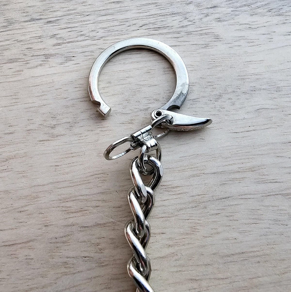 1976 Italy Coin Keychain, 100 Lira, Republica Italiana, Birthday Gift, Handcrafted in USA by E. Ria Designs